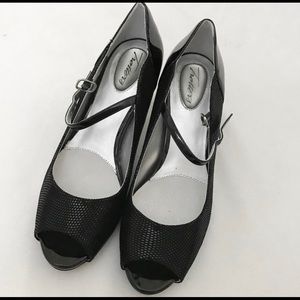 Trotters Black Open Toed Heels NWT Size 8N